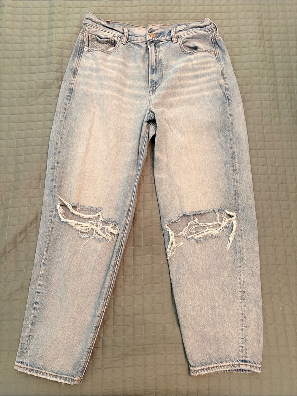 American Eagle Outfitters Light Wash Ripped Relaxed Fit Mom Jeans